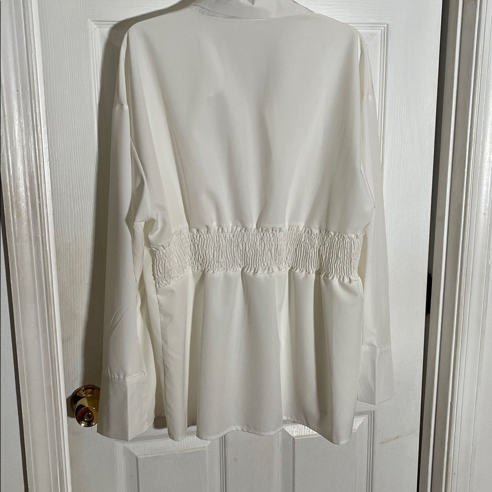 Elegant Ladies White Button-Up Blouse. 3X Unbranded - Picture 5 of 9